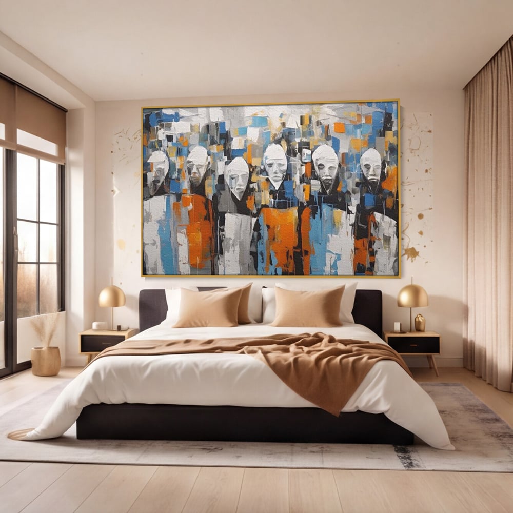 Tablou canvas cu tablou canvas cu chipuri multiple stilizate, in rama de aluminiu auriu, pe perete intr-un dormitor